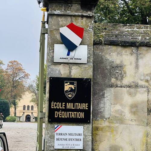 Le filet de sauvetage et de transport d'animaux a été présenté à l'EME - Ecole Militaire d'Equitation de l'armée de terre française
